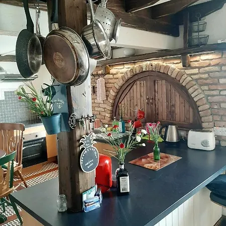 Cosy In With Balcony, 32 M², View Galway