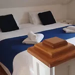 Cosy In With Balcony, 32 M², View גלוואיי
