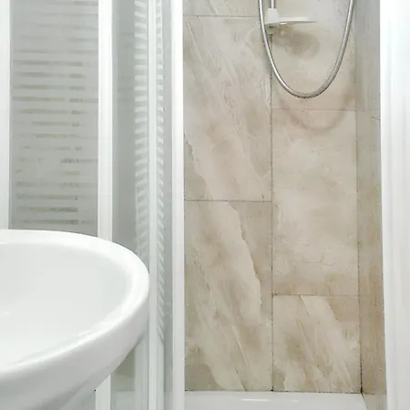 Cosy In With Balcony, 32 M², View * Galway