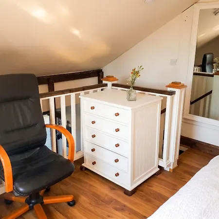 Cosy Apartment In Galway With Balcony, 32 M², City View