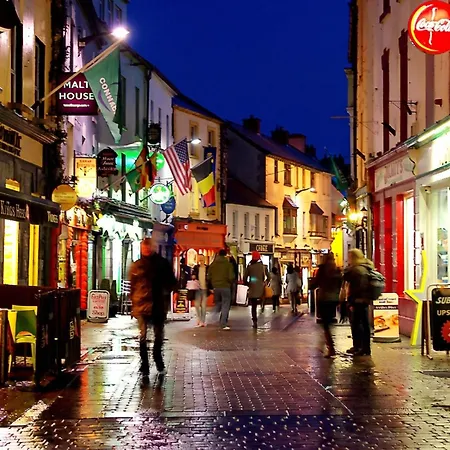 Cosy In With Balcony, 32 M², View Galway