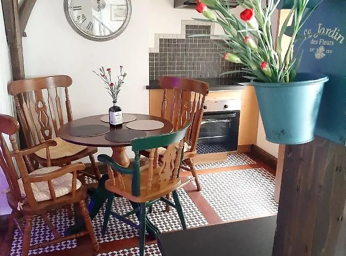 アパート Cosy In With Balcony, 32 M², View *