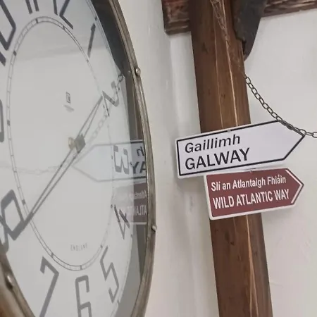 Cosy Apartment In Galway With Balcony 32 M² City View * Galway
