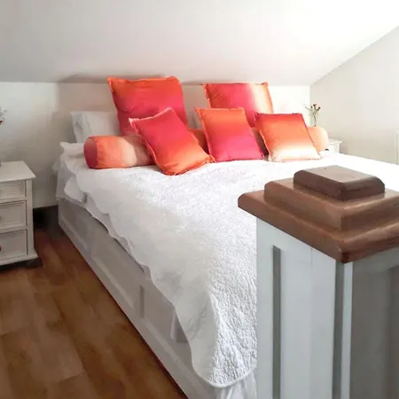 Cosy Apartment In Galway With Balcony 32 M² City View *