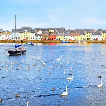 Cosy Apartment In Galway With Balcony 32 M² City View Galway