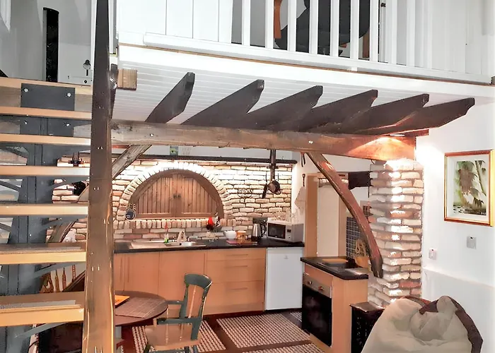 Cosy In With Balcony, 32 M², View